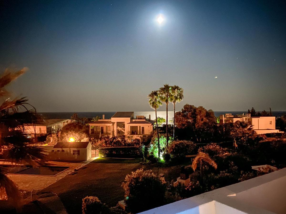 Beach Villa With Ocean View And Rooftop Cinema Guia  Esterno foto