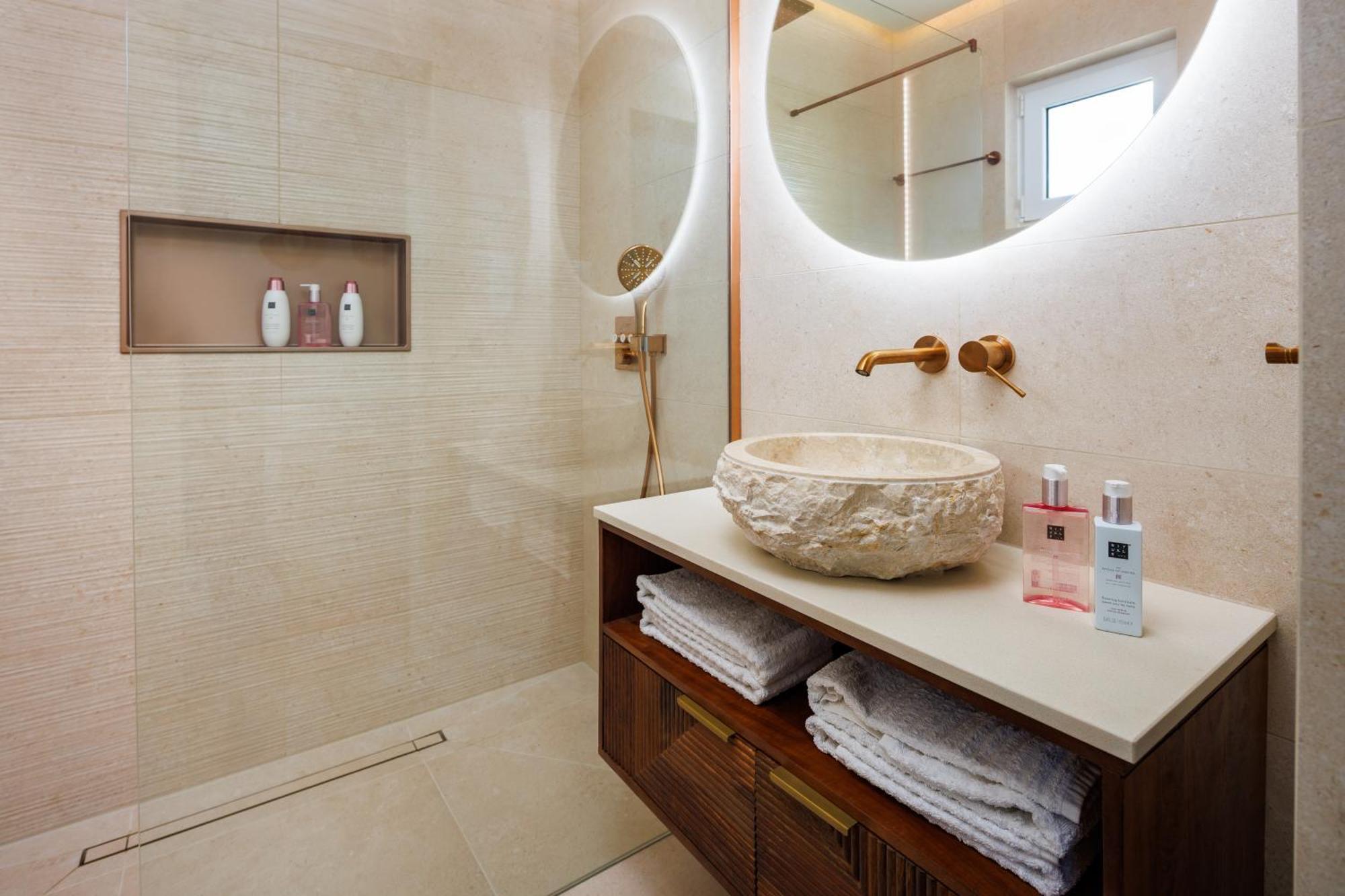Beach Villa With Ocean View And Rooftop Cinema Guia  Esterno foto